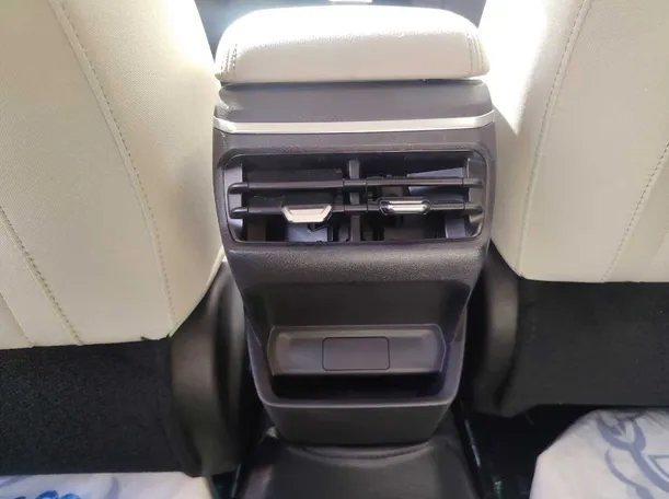 Car image 28