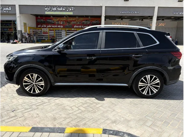 Car image 8