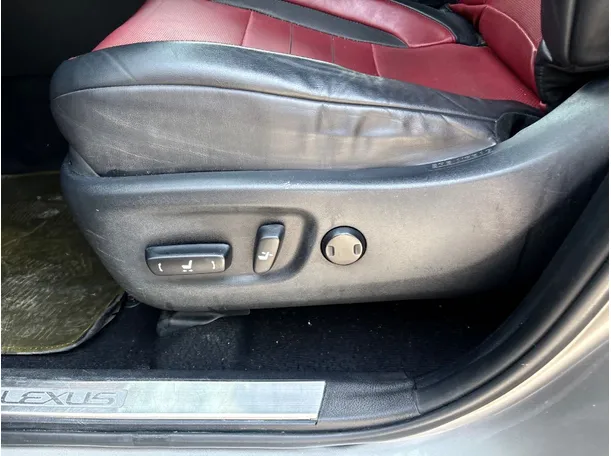 Car image 24