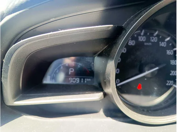 Car image 26