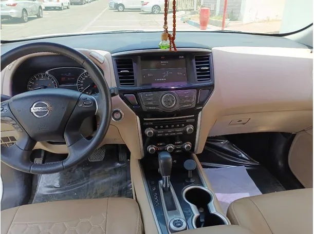 Car image 18