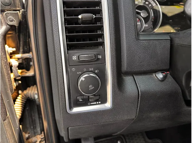 Car image 26