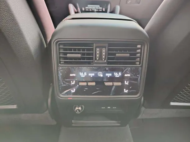 Car image 38