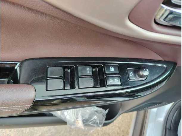 Car image 35
