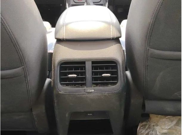 Car image 32