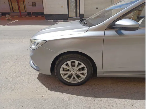 Car image 9