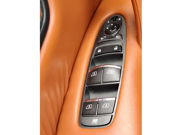 Car image 32