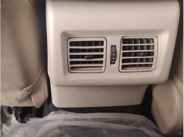 Car image 28