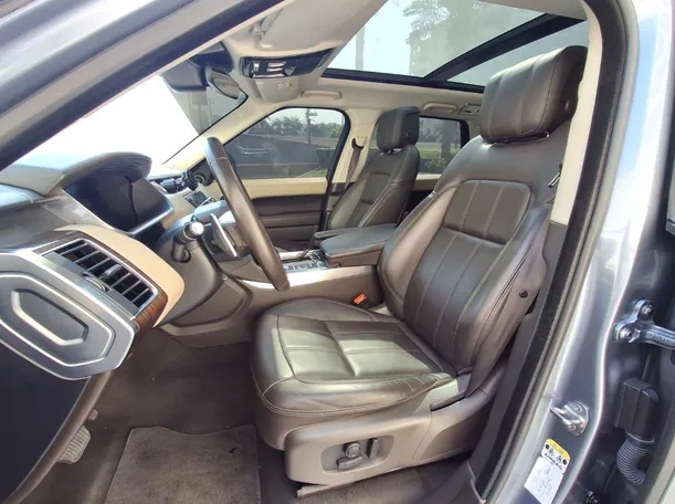 Car image 12
