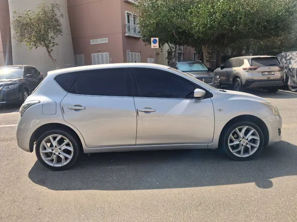 Car image 8