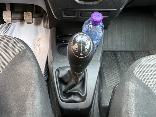 Car image 13