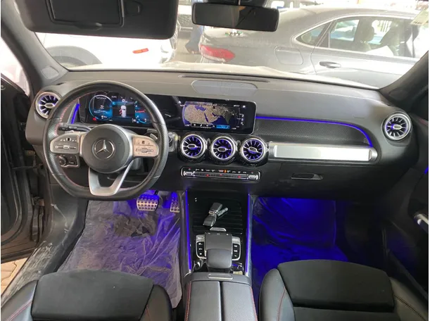Car image 14