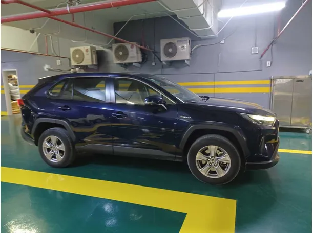 Car image 4