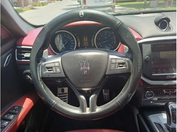 Car image 14