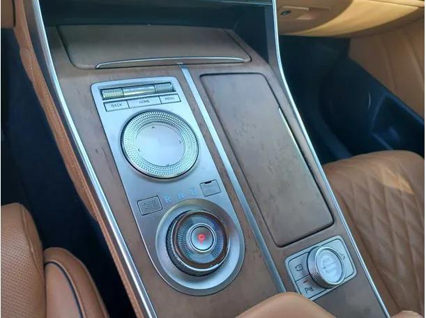 Car image 17