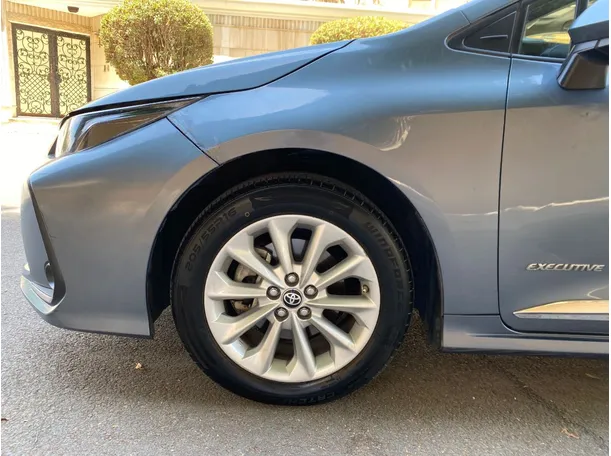 Car image 9