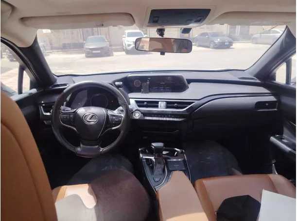 Car image 16