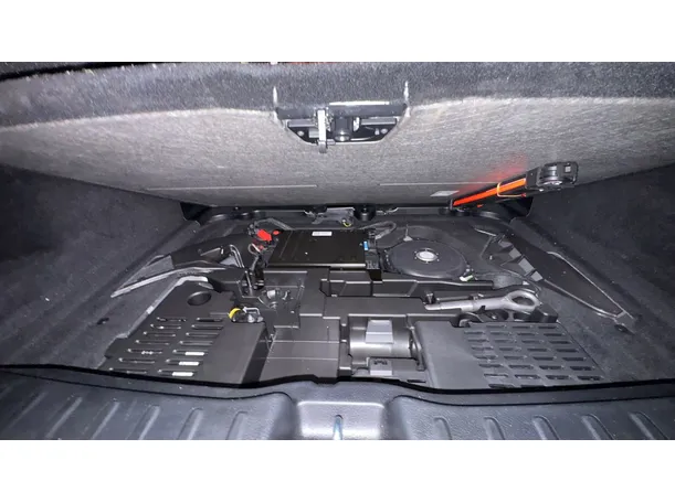 Car image 25