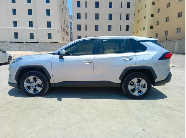 Car image 8