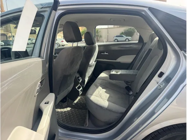Car image 13
