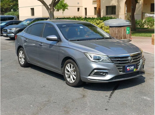 Car image 4