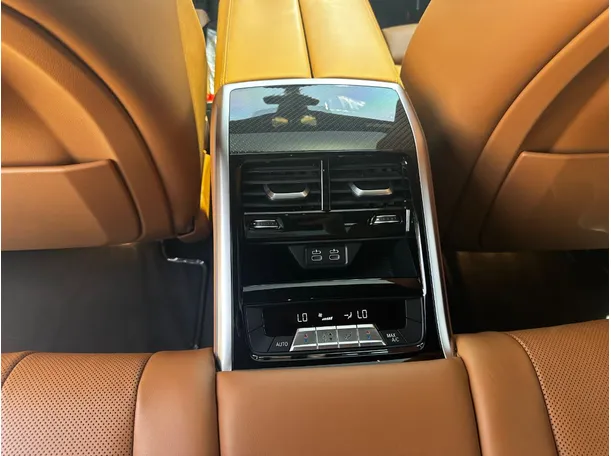 Car image 29