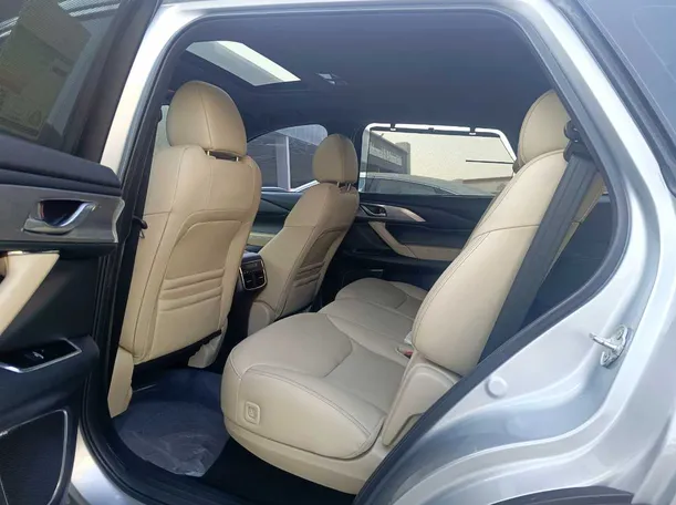 Car image 17
