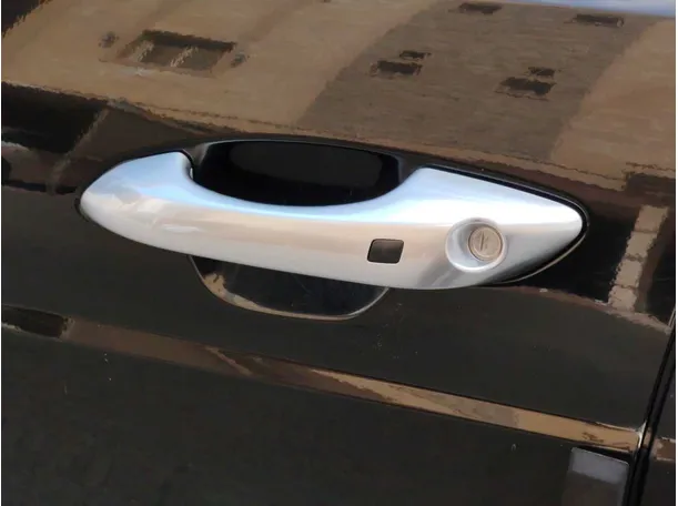 Car image 26