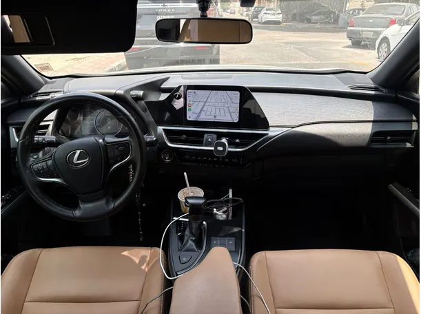 Car image 18