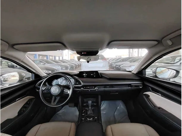 Car image 19