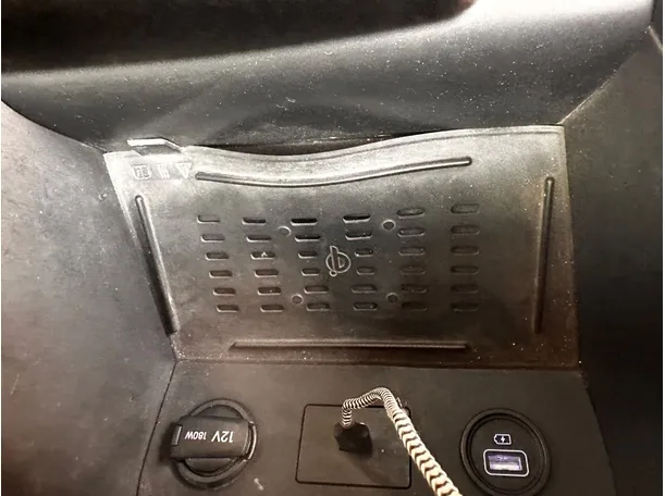 Car image 24