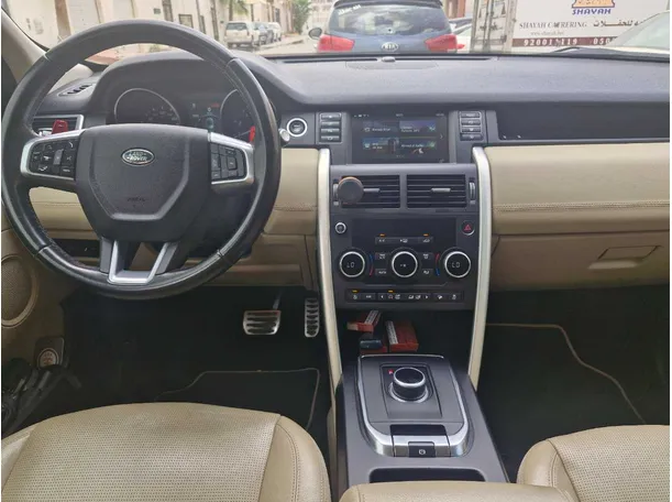 Car image 18
