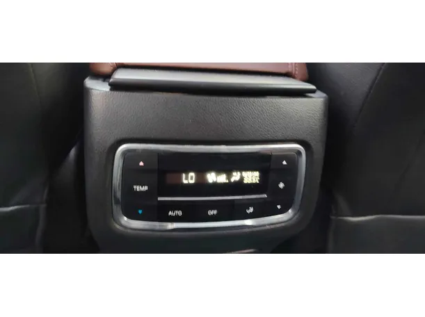 Car image 24