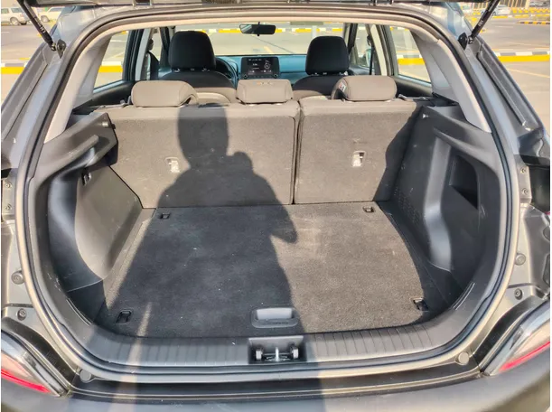 Car image 23