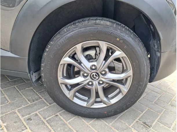 Car image 9