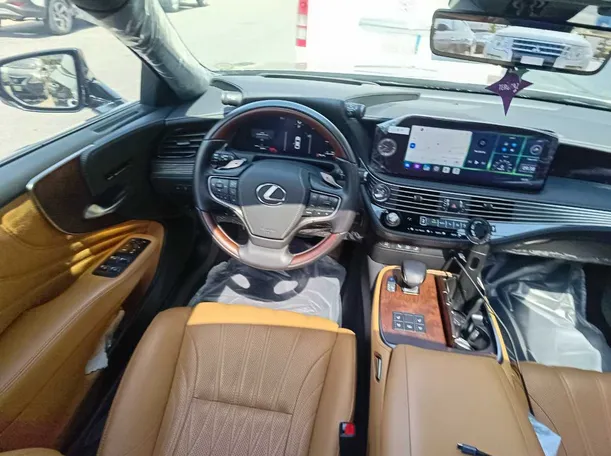 Car image 23