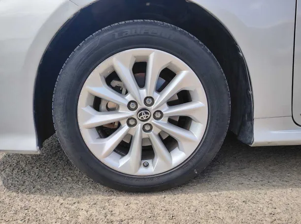 Car image 10
