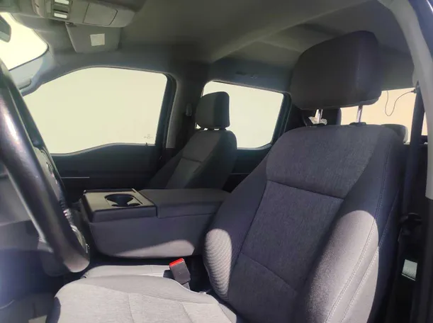 Car image 12