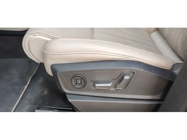 Car image 29