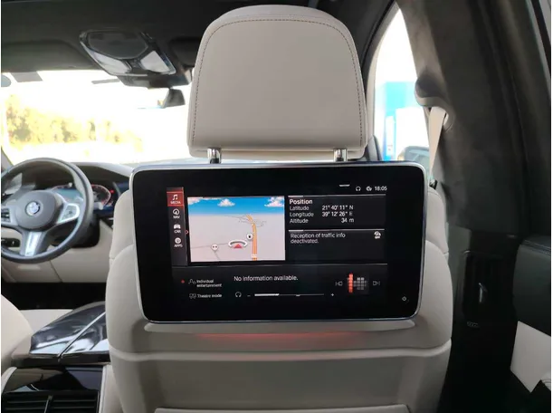Car image 19