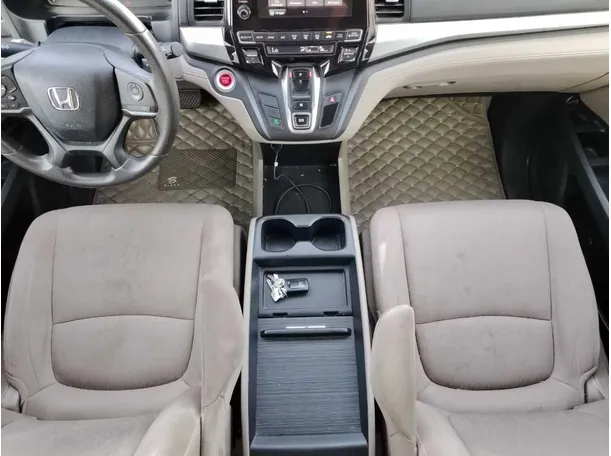 Car image 18