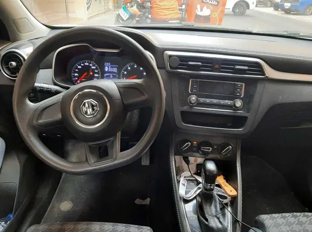 Car image 16