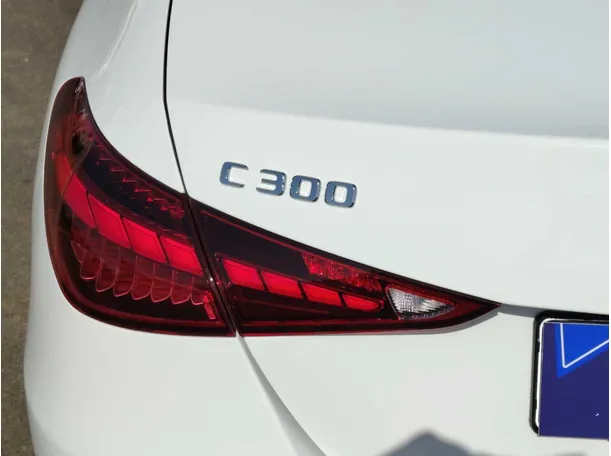 Car image 37