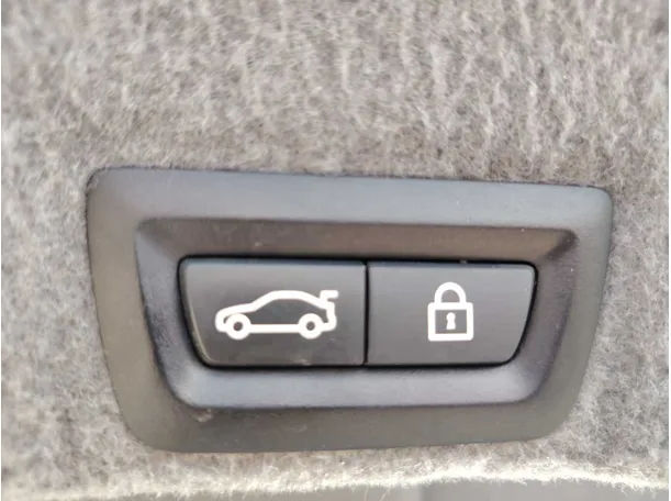 Car image 34
