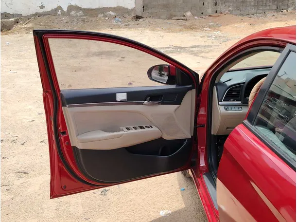 Car image 11