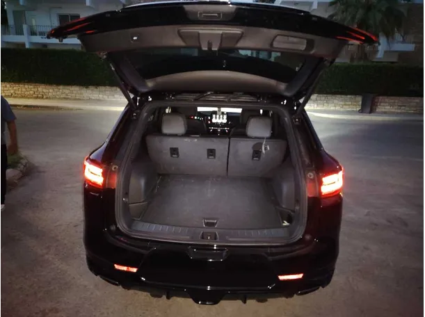 Car image 28