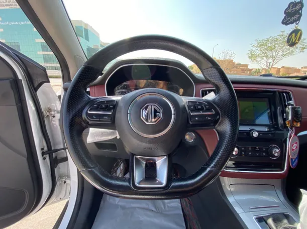 Car image 17