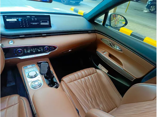 Car image 25