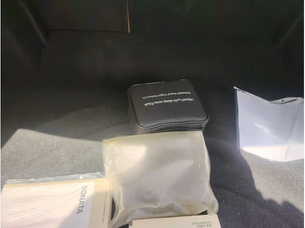 Car image 33