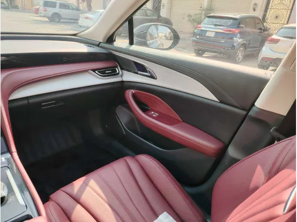 Car image 24